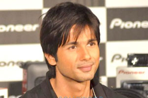 'Ra.One' stars' refusal is Shahid Kapoor's gain!